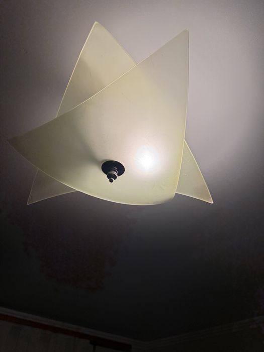 Люстра в кімнату