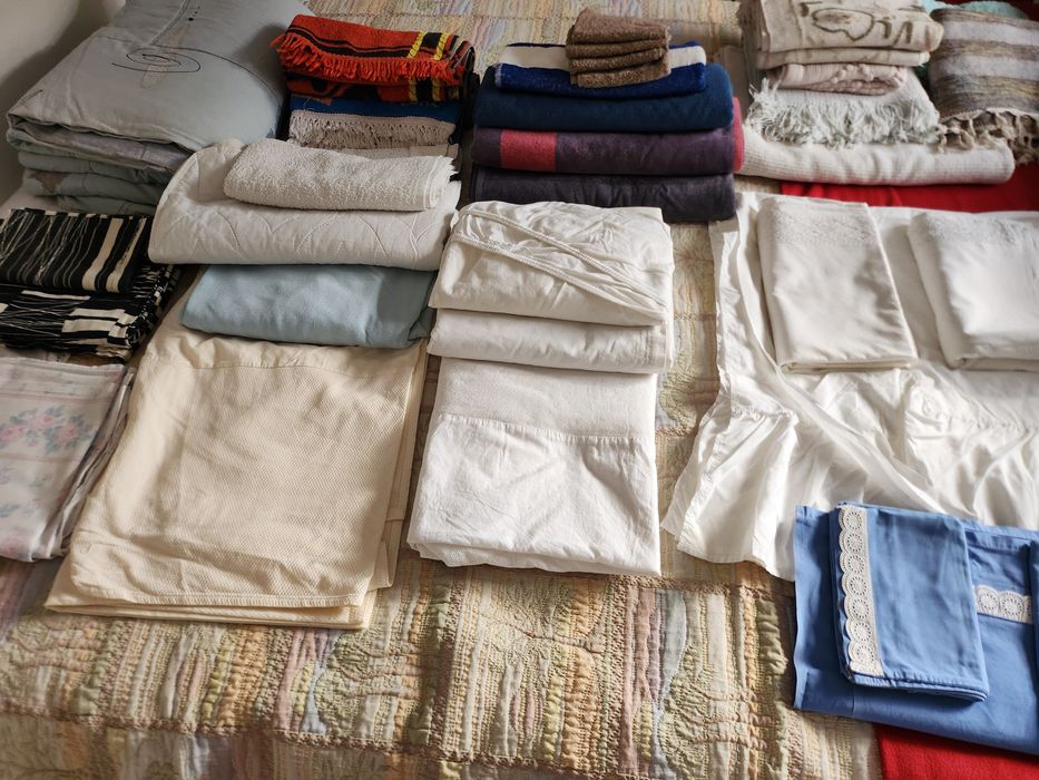 Roupa de cama, toalhas e tapetes