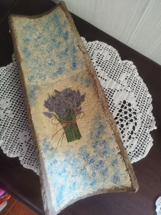 Telha antiga pintada à mão