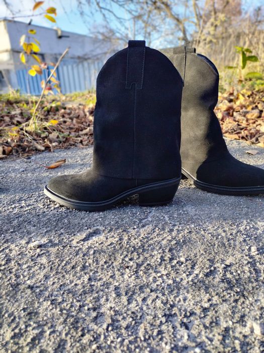 Козаки замшеві чорного кольору