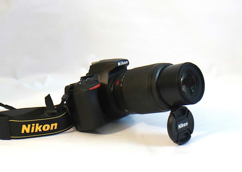 Nikon D3500 com Nikon 55-200mm VR máquina fotográfica digital reflex