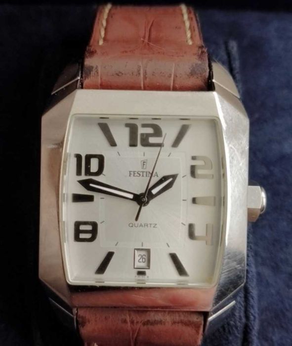 Вінтажний чоловічий годинник FESTINA F16136/1