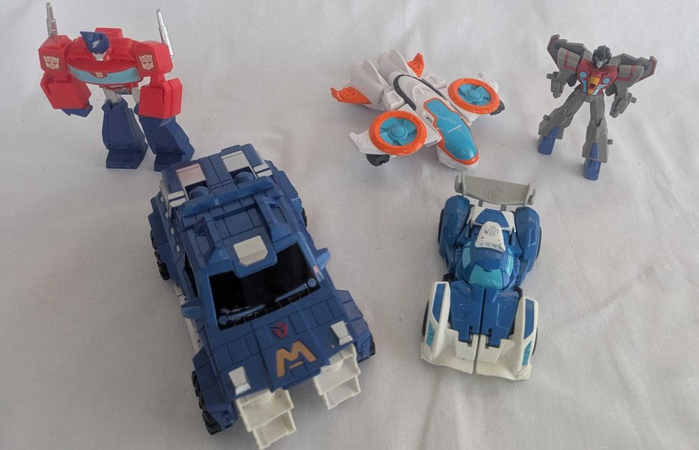 Zestaw zabawek typu Transformers – różne rozmiary