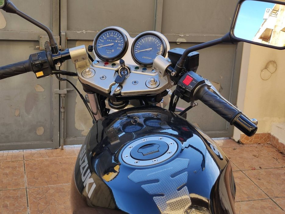 Suzuki GS500E restaurada