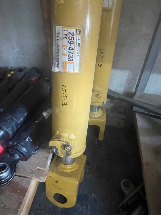 siłownik hydrauliczny Cat Caterpillar fi 12cm tłoczysko 63,5 skok 93cm