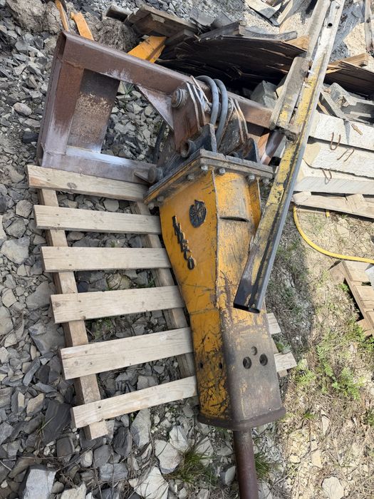 Гідромолот на jcb, bobcat.