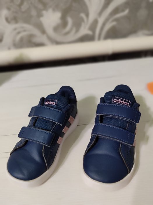 Кросівки Adidas, 25