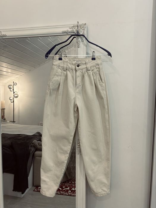 Молочні джинси-MOM «Bershka»