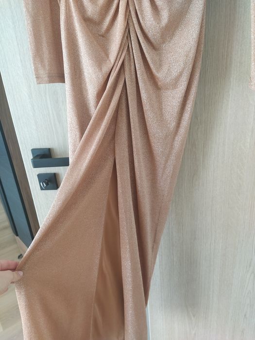 Piękna długa sukienka