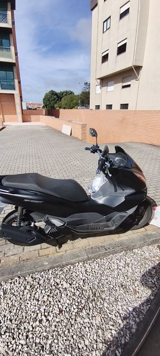 Moto preta  PCX 2023