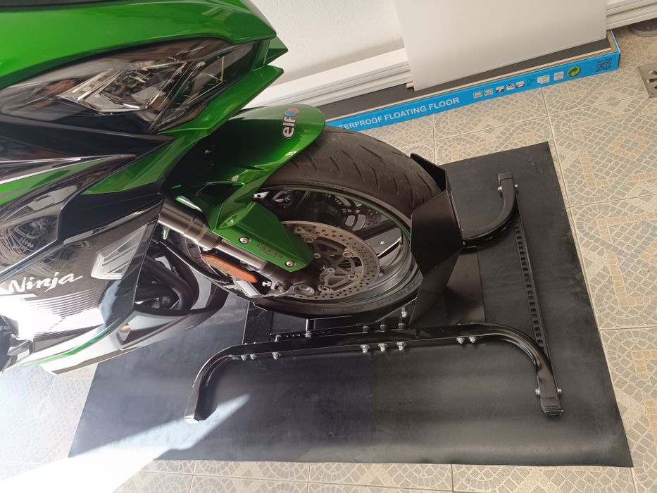 Suporte de arrumação para motos