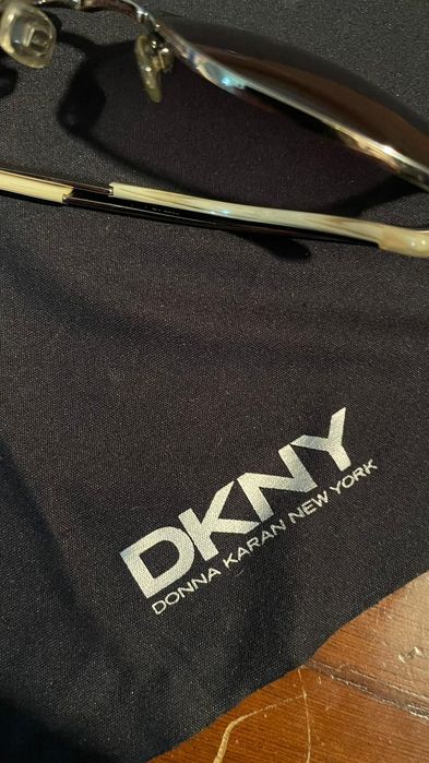 Óculos de sol usados DKNY