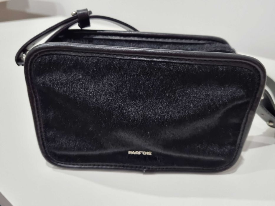 Bolsa preta pequena Parfois