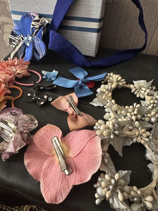 Жіночі прикраси.