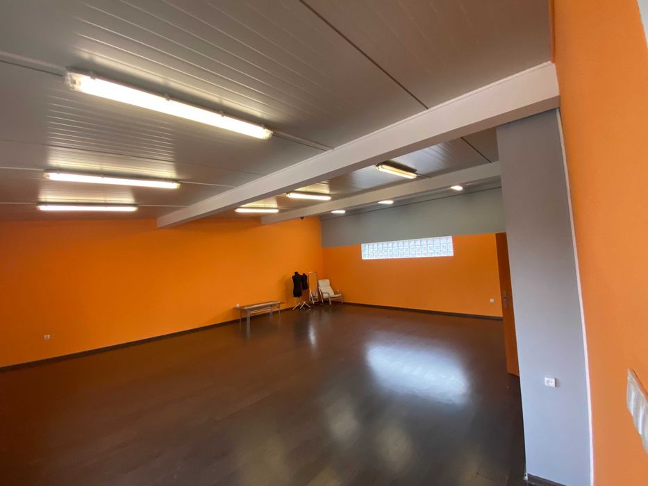 Budynek handlowo-usługowy w centrum Glinojecka przy trasie S60