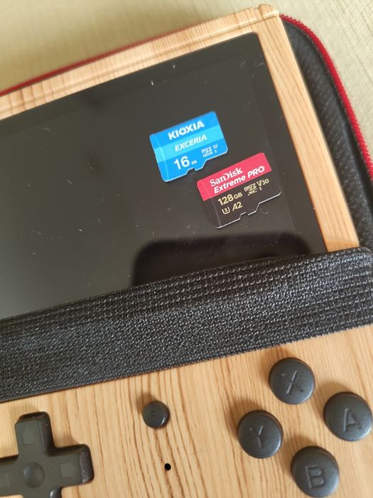 Consola Portátil Anbernic RG 351v + Bolsa e cartões de memória