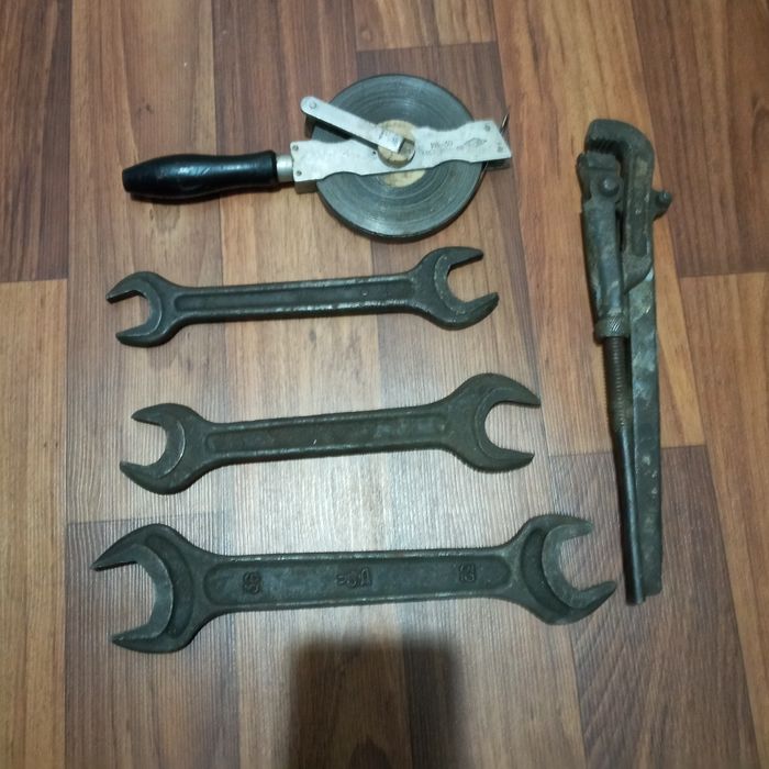 Монтировки,кувалда ,бак для душа