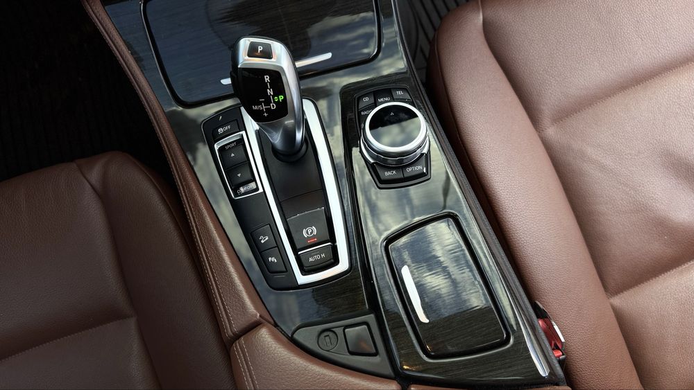 BMW 528i xDrive F10 2011 (245 к.с.)