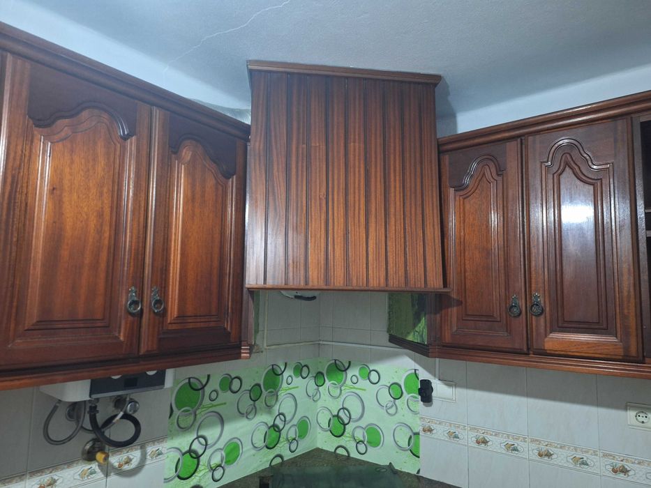 Alugo moradia T2 res chao