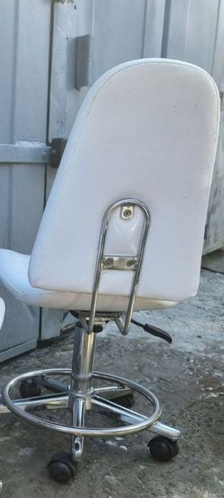 Стул кресла для косметолога, мастера маникюра педикюра.