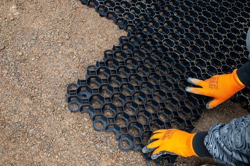 Kratka Trawnikowa Drogowa Parkingowa Ażur GEOKRATA 50x50x4 CZARNA VAT