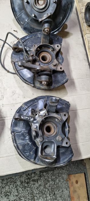 Ступица цапфа поворотный кулак передний Mitsubishi Pajero Wagon 3 4