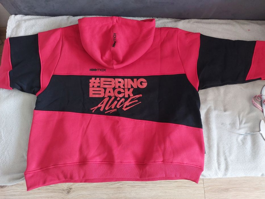 Bluza kangurka z motywem z serialu Bring back Alice