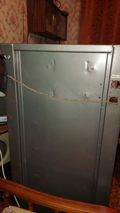 Стійка металева для радіоапература або для других побутових рішень