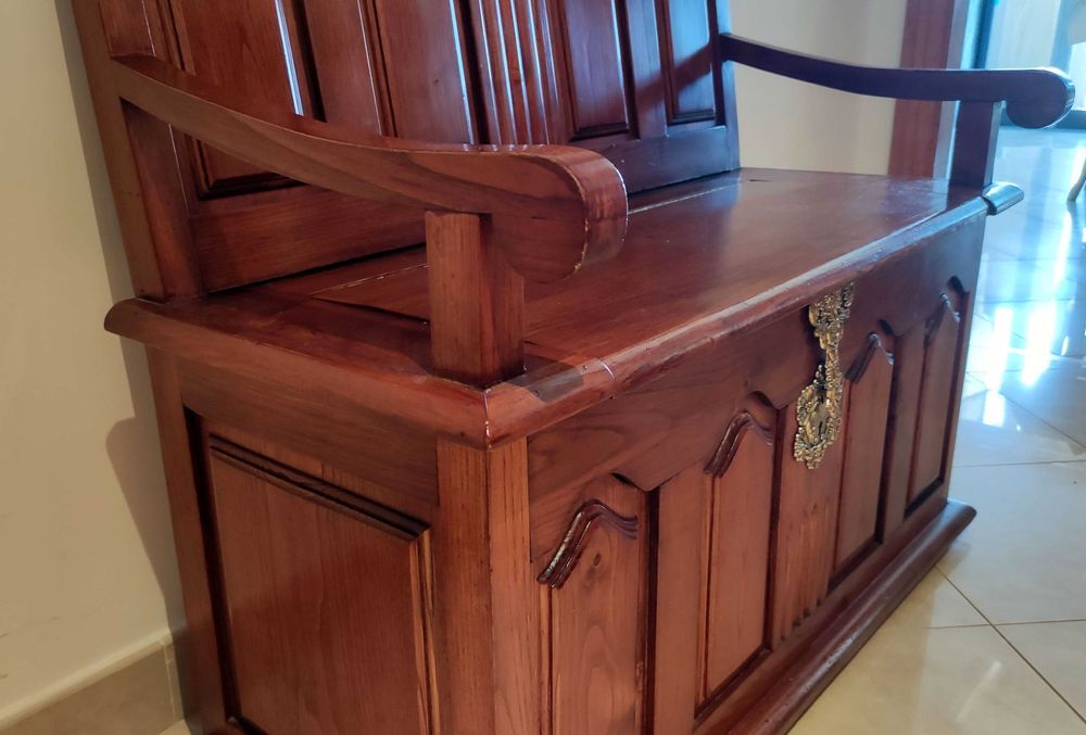 Arca / Banco de madeira maciça