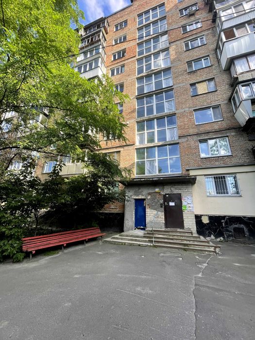 Продаж 2-кімн. квартири біля метро Шулявська — вул. Дегтярівська, 58