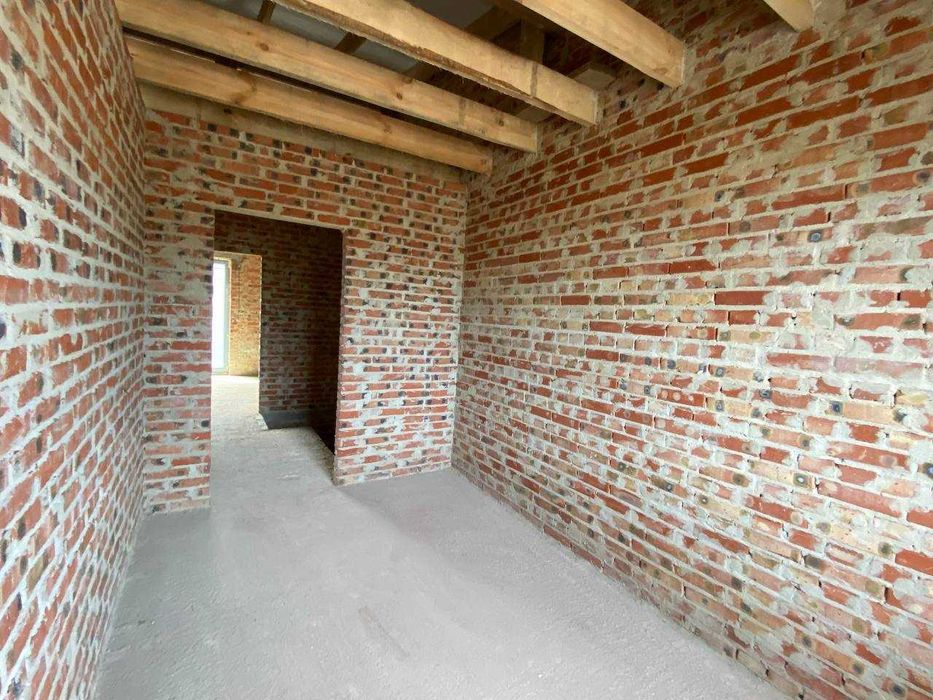 Котедж в районі Екватору з міськими комунікаціями