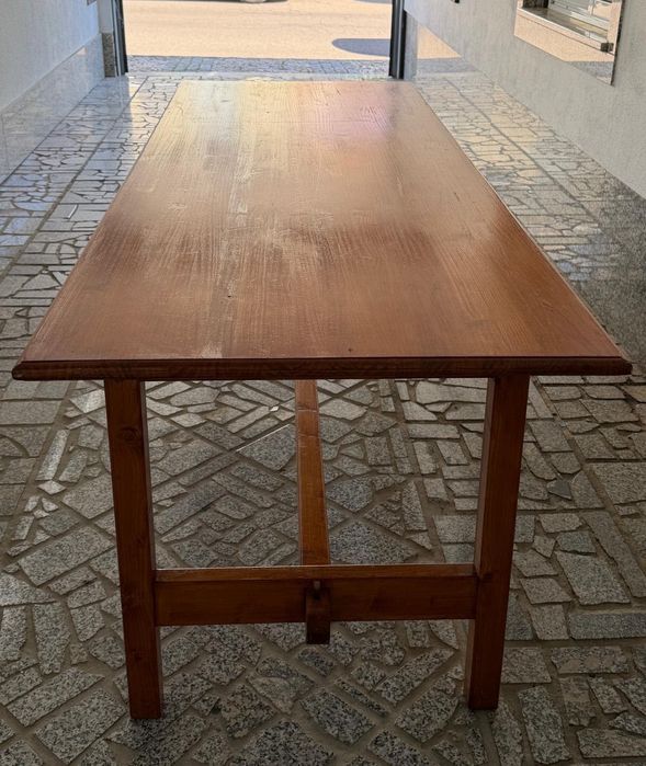 Mesa para convívio com