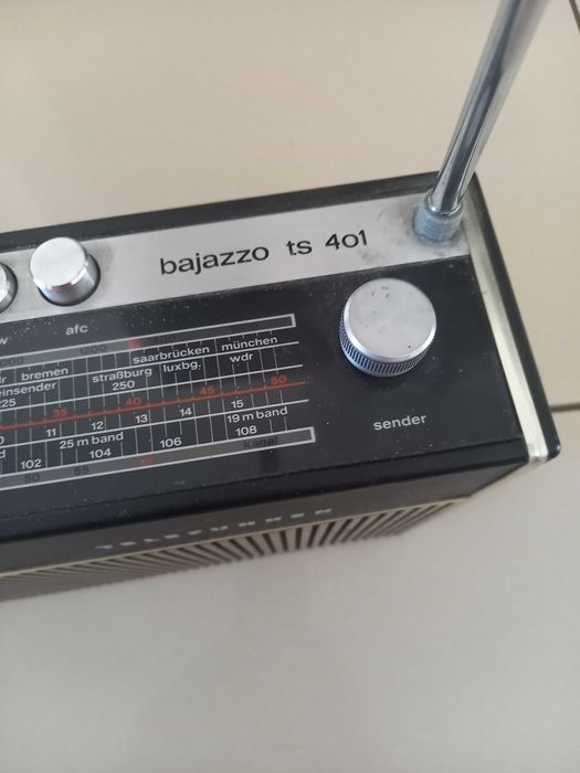 Radio TELEFUNKEN BAJAZZO 8 Lampes – 1958 – FM – Allemagne – Bon état