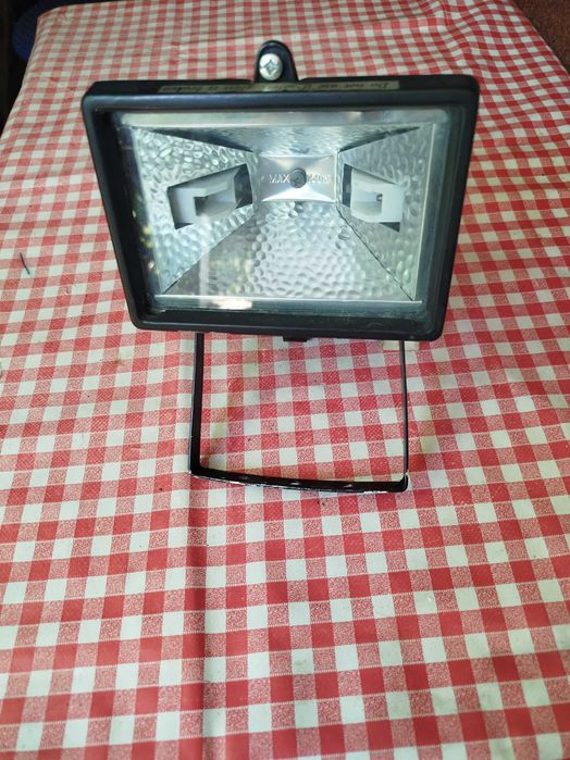 Lampa halogenowa