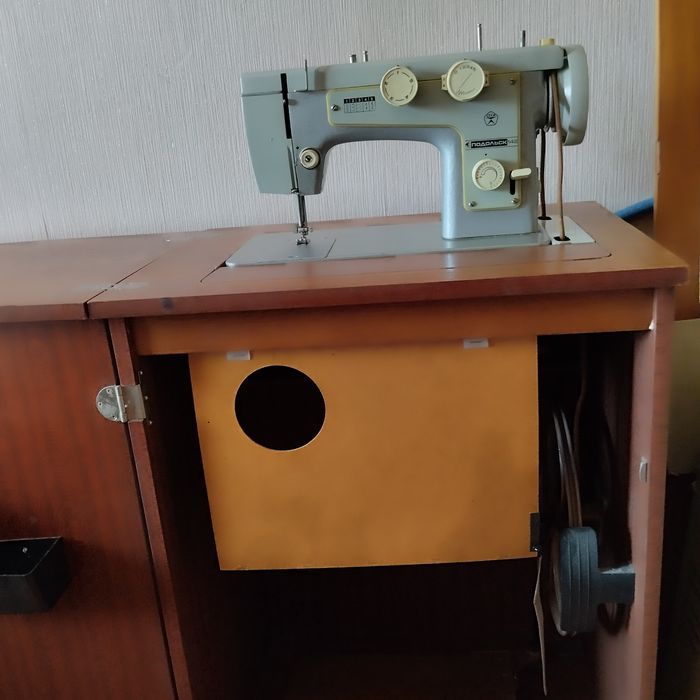 Швейна машинка Подільська 142