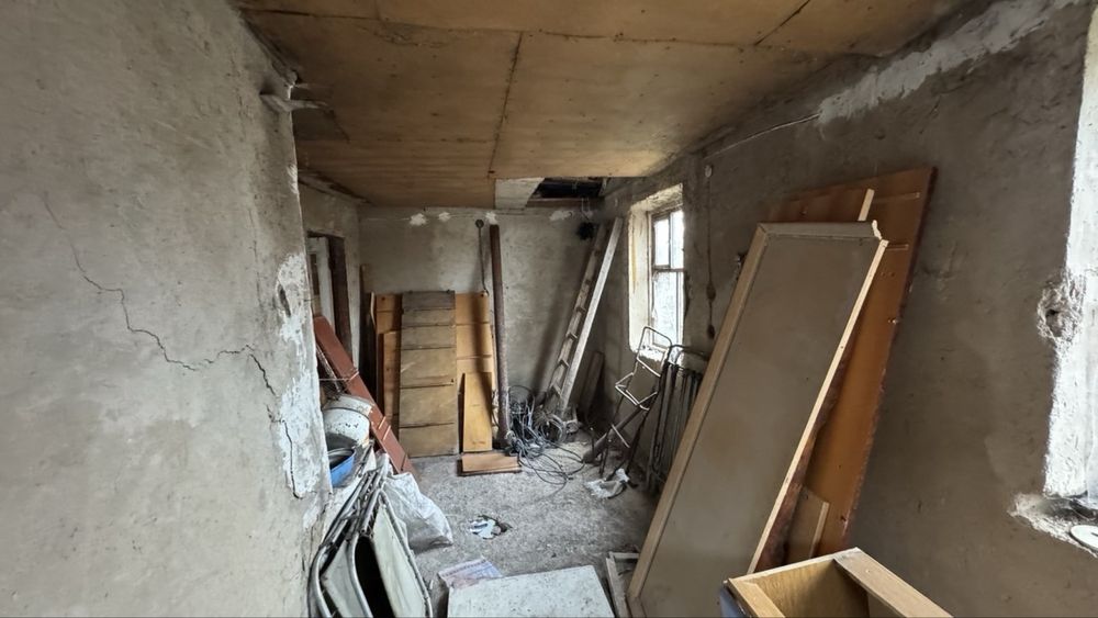 Дачна ділянка з будинком