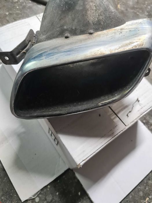 Końcówka wydechu strona lewa  prawa Dodge Charger
