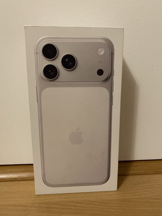 Iphone 17 pro max silver