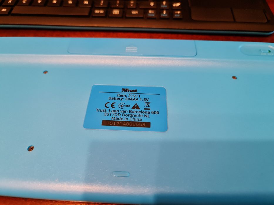 Selling TRUST Wireless Keyboard with Touchpad64584699289475122