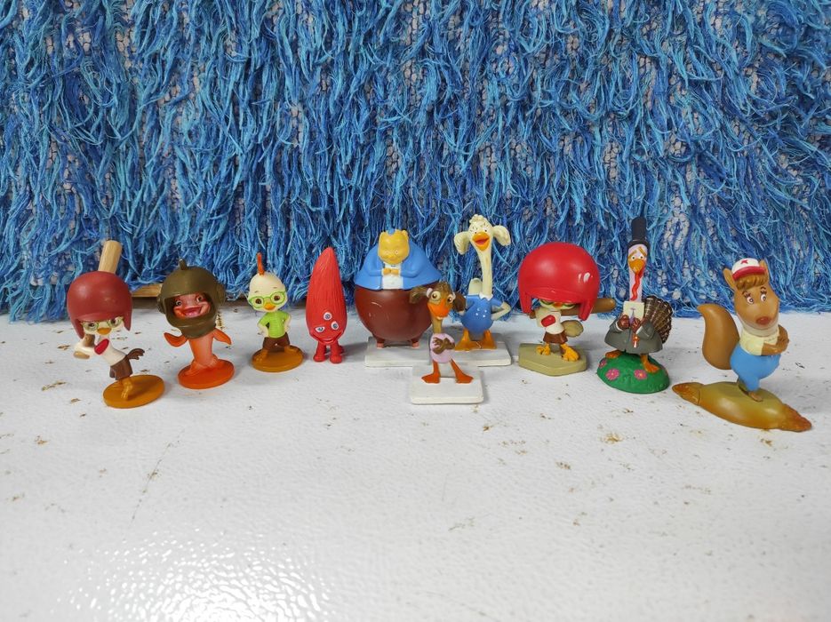 Disney - Bela e o Monstro / Chicken Little / Clube Pinguim (bonecos)