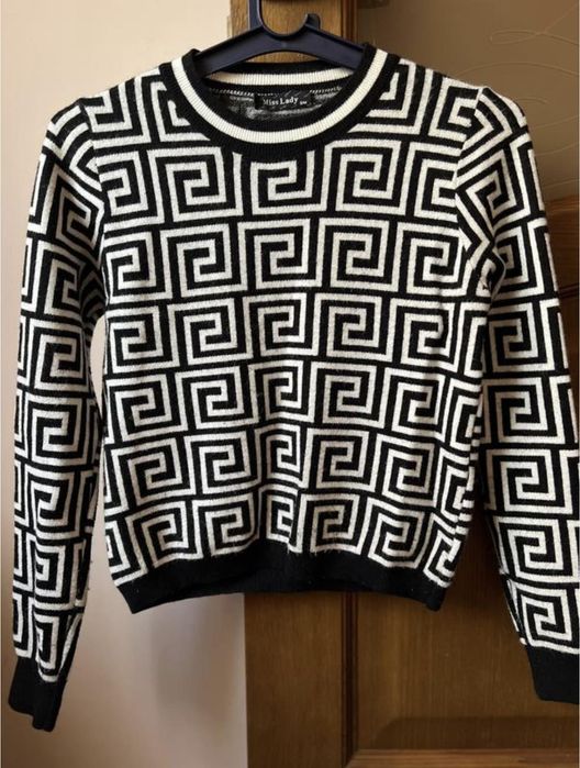 светр жіночий вкорочений