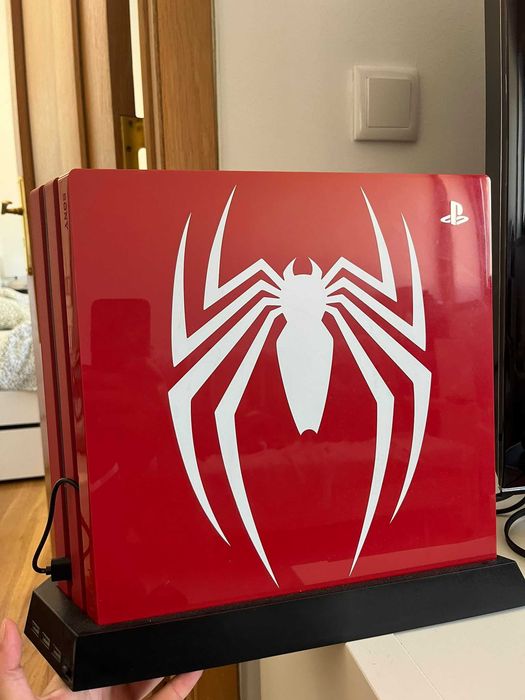 Playstation 4 Pro 1TB Spider-Man Edition + Comando Spider-Man