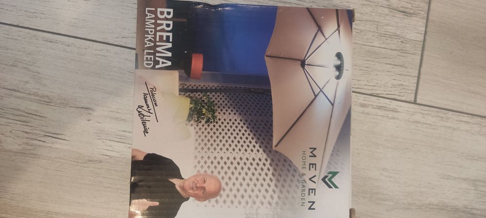 Oświetlenie lampką LED do parasola