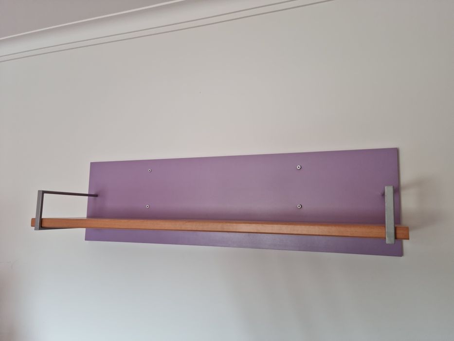 Cama, móvel e Prateleira