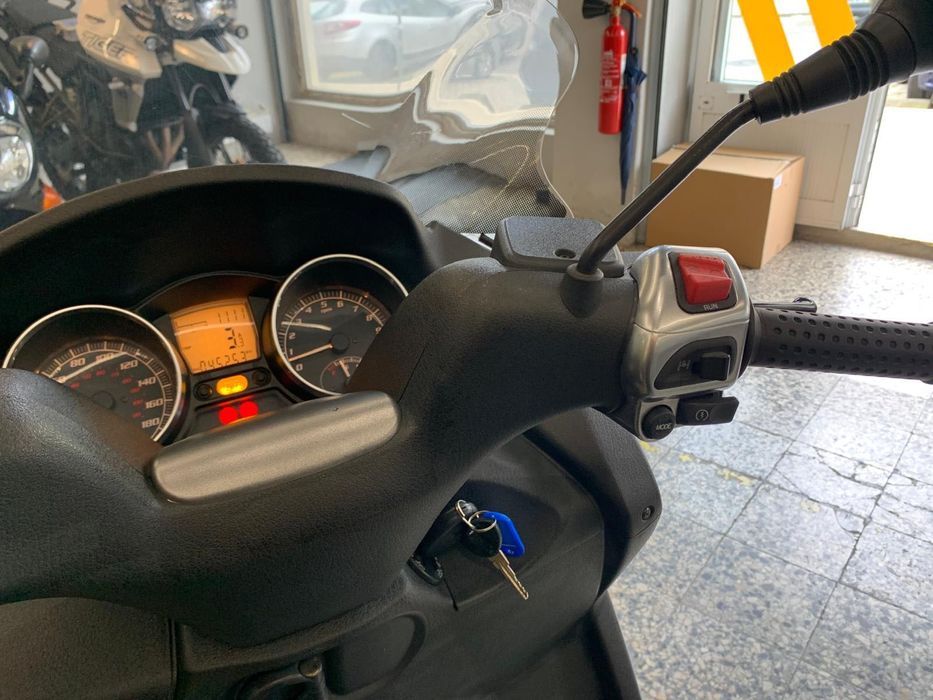 Piaggio  MP3 400 de 2010 Top case Piaggio, Tucano, Manoplas