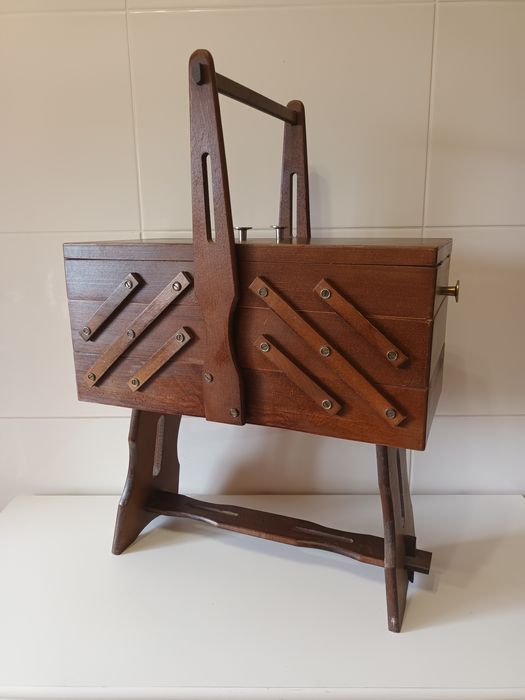 Caixa de costura antiga