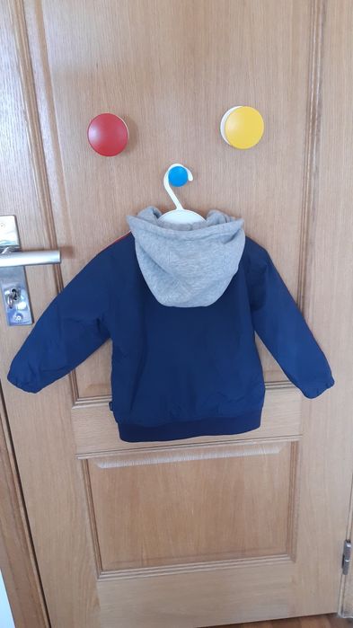 Casaco impermeável marca Old Navy - 3 anos - como Novo