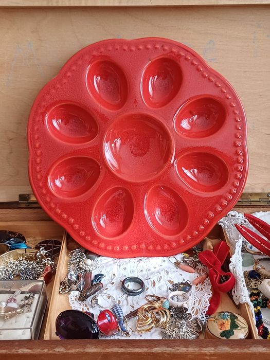 Talerzyk patera na jajka talerz taca czerwony ceramiczny półmisek vtg