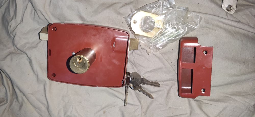 замок двері замок для дверей нависной вставной винтовой