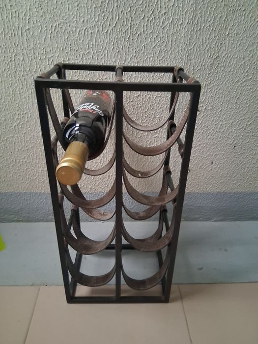 Garrafeira/Suporte para 8 garrafas